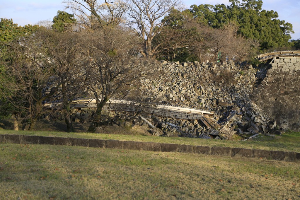 熊本地震で崩壊した熊本城の石垣