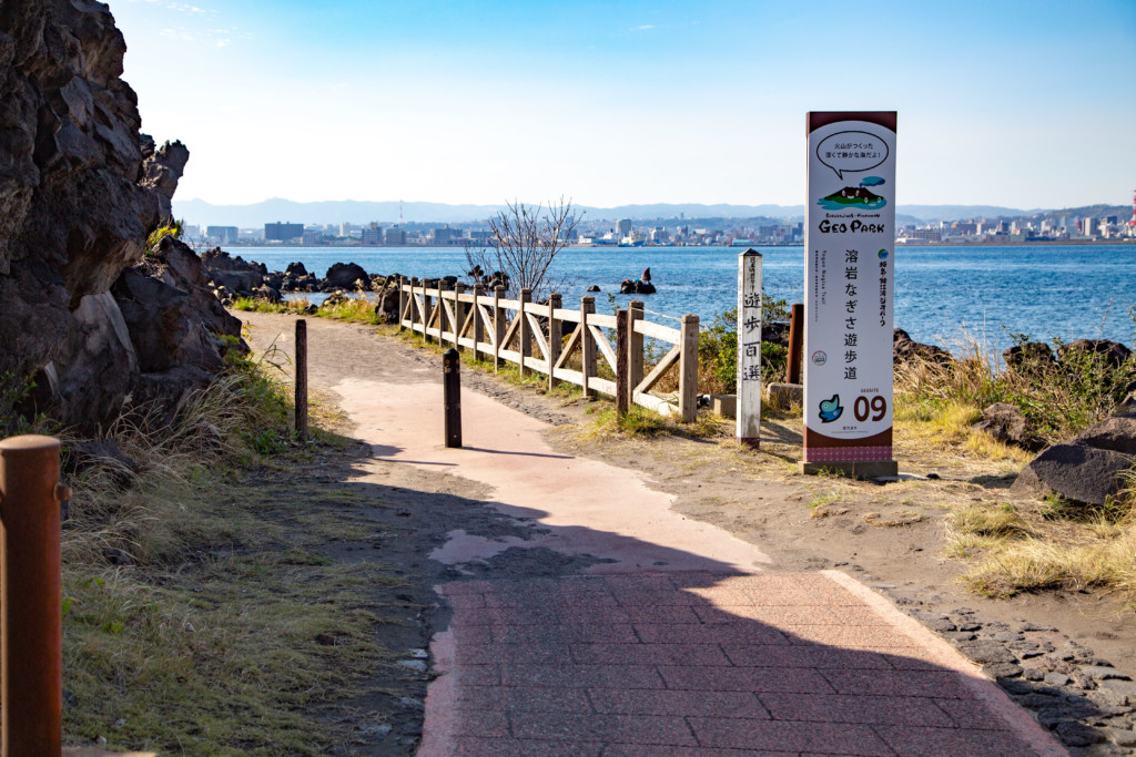 溶岩なぎさ遊歩道の風景1