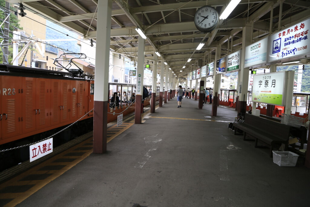 トロッコ列車のオープン型客車