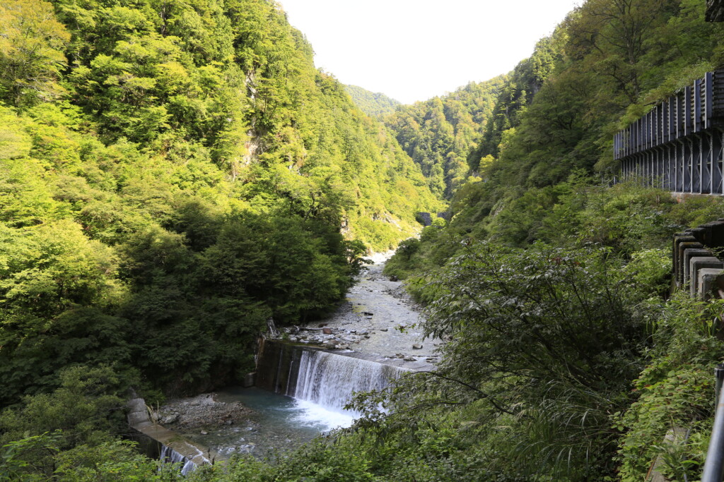 名剣温泉から奥へ進む