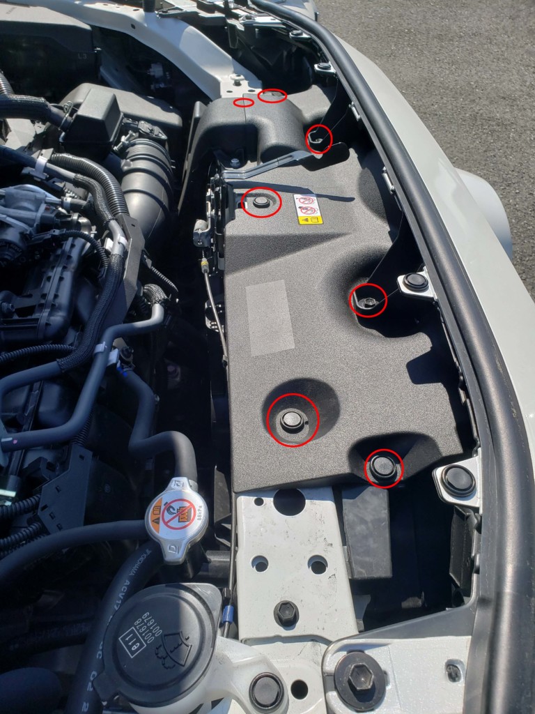 RAV4 ボンネットカバーのクリップとボルト位置
