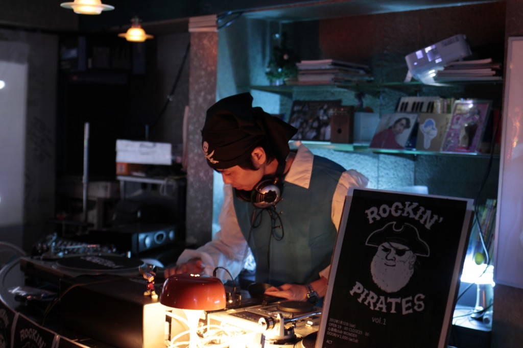 _MG_5826 DJプレイ中のTOMO-ROCKIN’さん