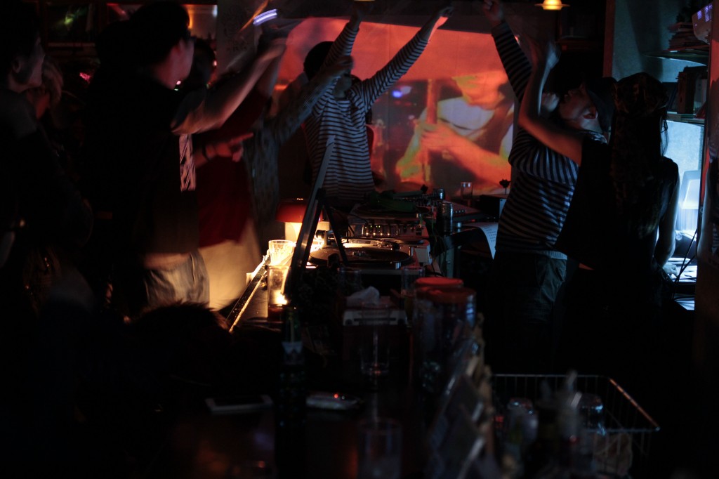 _MG_6202 踊りが止まらないフロアとRIEさん