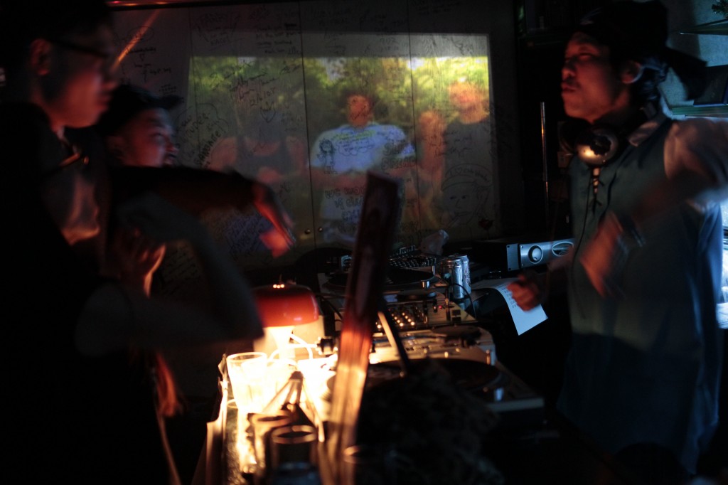 _MG_6279 飛び跳ねるお客さんとTOMO-ROCKIN’さん